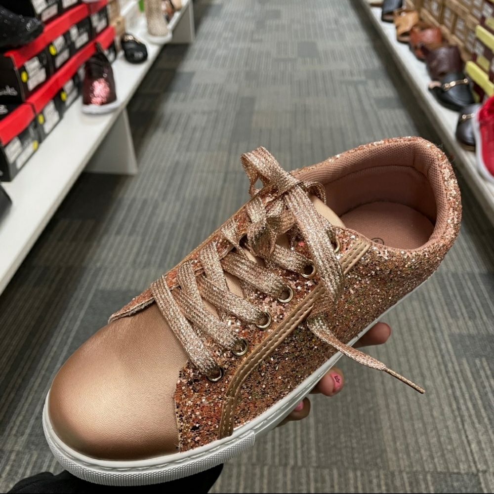 ‼️CLEARANCE PRICE FIRM‼️Rose Gold Glitter Sneaker🔥 - Picture 3 of 7